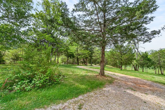 7400 Franks Ferry Rd, Walling, TN 38587