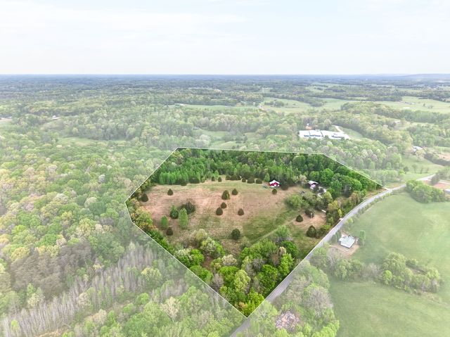 7400 Franks Ferry Rd, Walling, TN 38587