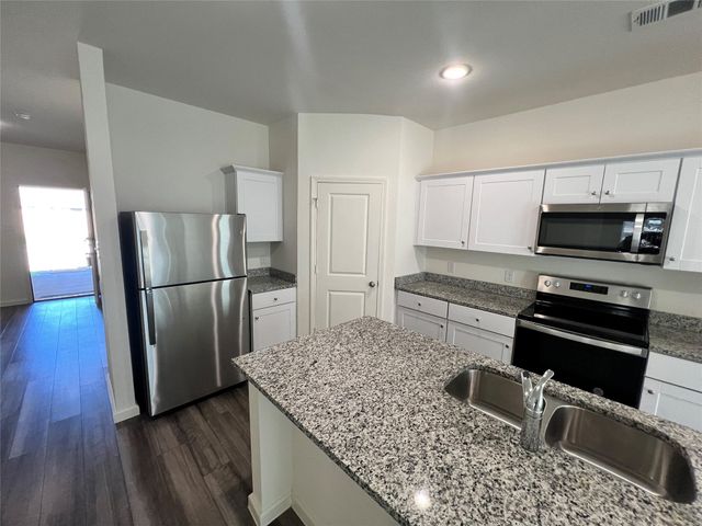 672 Crestridge Drive, Lavon, TX 75166