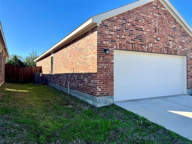 672 Crestridge Drive, Lavon, TX 75166