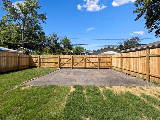 353 W 15th Place, Chicago Heights, IL 60411
