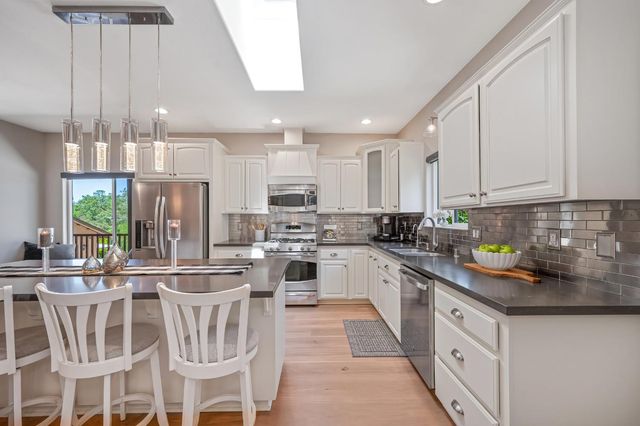 11604 Sherwood Way, Auburn, CA 95602