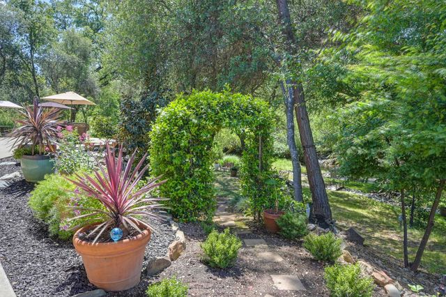 11604 Sherwood Way, Auburn, CA 95602