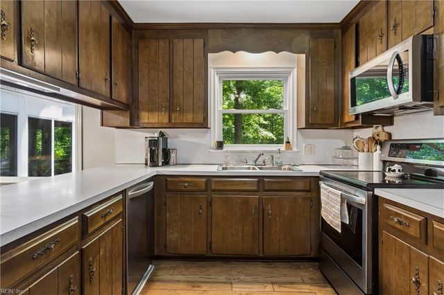 7483 Gloucester Village DR, Gloucester, VA 23061