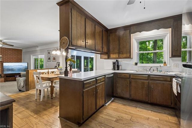 7483 Gloucester Village DR, Gloucester, VA 23061