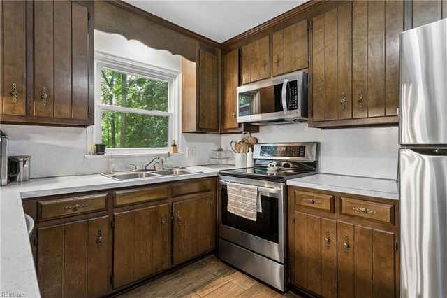 7483 Gloucester Village DR, Gloucester, VA 23061