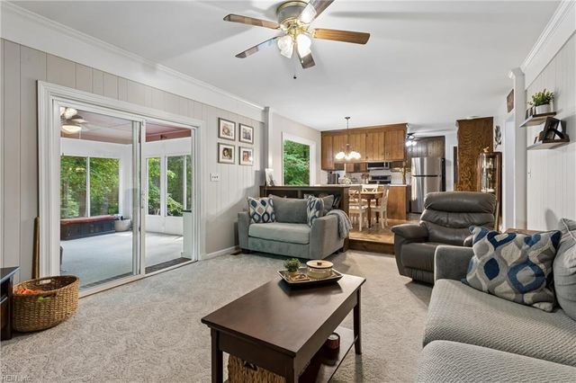 7483 Gloucester Village DR, Gloucester, VA 23061