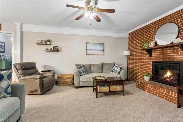 7483 Gloucester Village DR, Gloucester, VA 23061