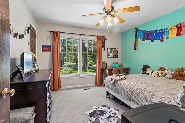 7483 Gloucester Village DR, Gloucester, VA 23061