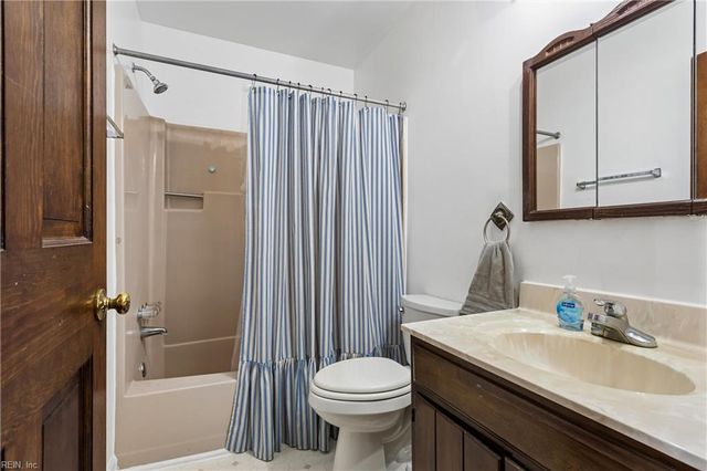 7483 Gloucester Village DR, Gloucester, VA 23061