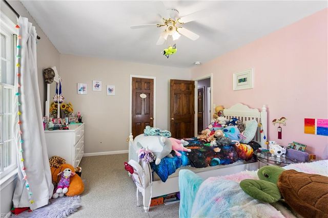 7483 Gloucester Village DR, Gloucester, VA 23061