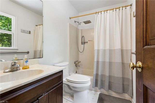 7483 Gloucester Village DR, Gloucester, VA 23061