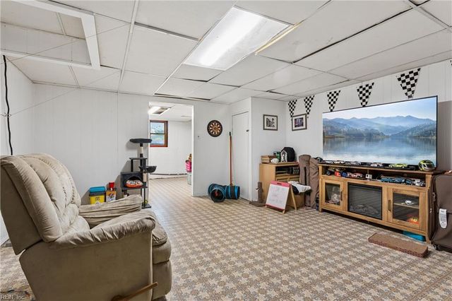 7483 Gloucester Village DR, Gloucester, VA 23061