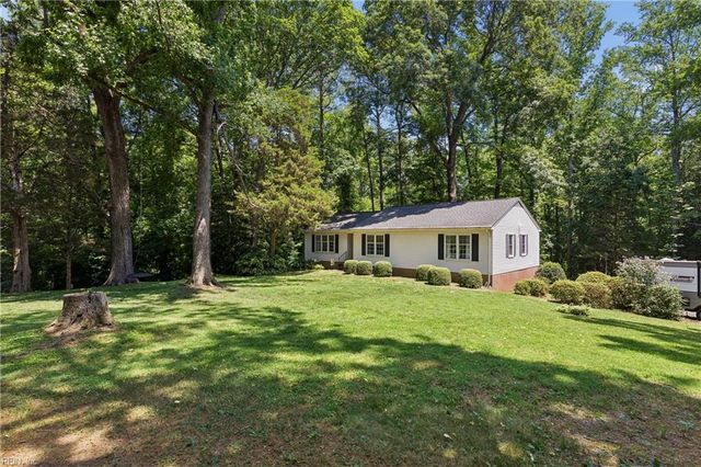 7483 Gloucester Village DR, Gloucester, VA 23061