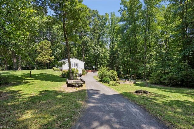 7483 Gloucester Village DR, Gloucester, VA 23061