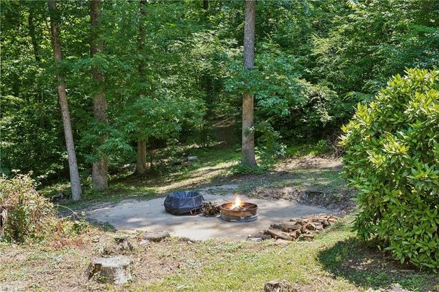 7483 Gloucester Village DR, Gloucester, VA 23061