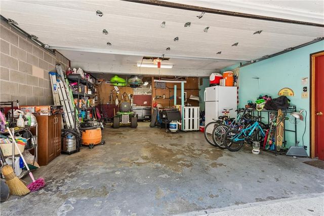 7483 Gloucester Village DR, Gloucester, VA 23061