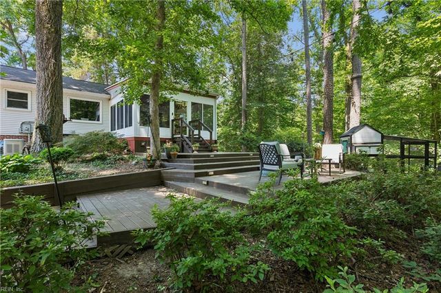 7483 Gloucester Village DR, Gloucester, VA 23061