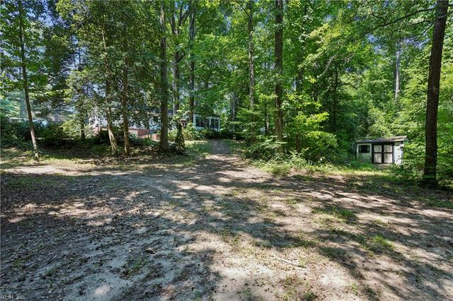 7483 Gloucester Village DR, Gloucester, VA 23061