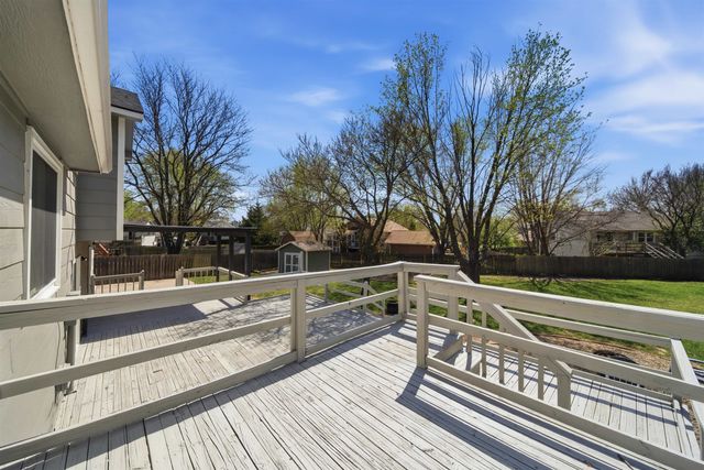 123 E Sandhill Rd, Derby, KS 67037