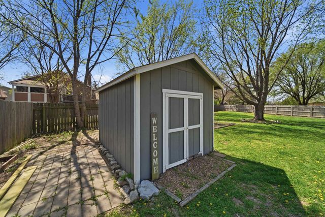123 E Sandhill Rd, Derby, KS 67037