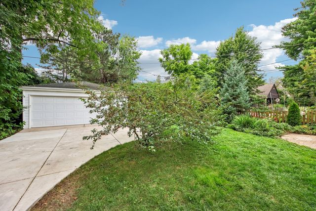 2038 Hawthorne Lane, Evanston, IL 60201