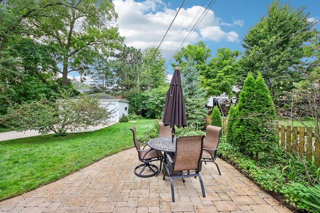 2038 Hawthorne Lane, Evanston, IL 60201