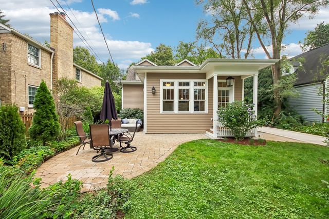 2038 Hawthorne Lane, Evanston, IL 60201