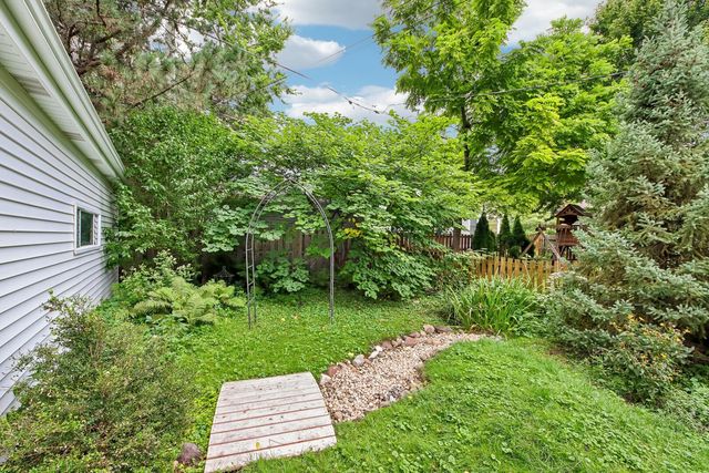 2038 Hawthorne Lane, Evanston, IL 60201