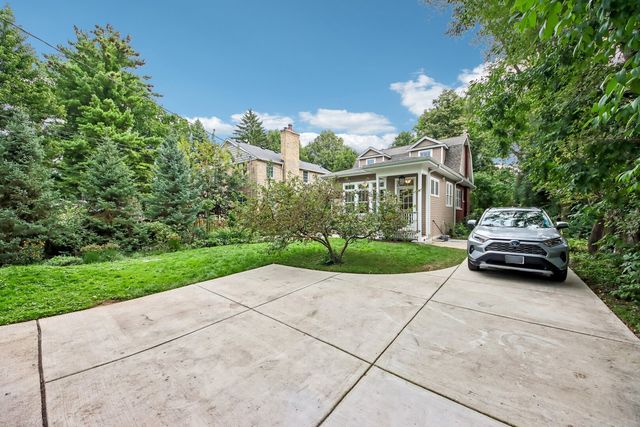2038 Hawthorne Lane, Evanston, IL 60201