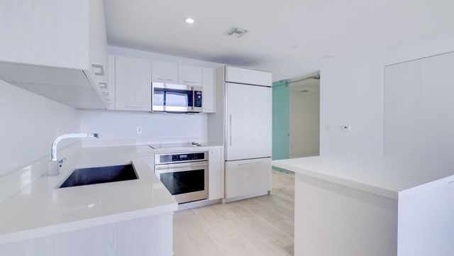 45 SW 9th Street 2502, Miami, FL 33130