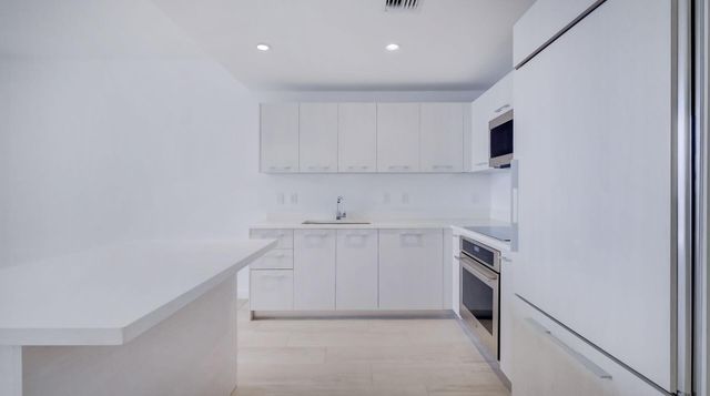 45 SW 9th Street 2502, Miami, FL 33130