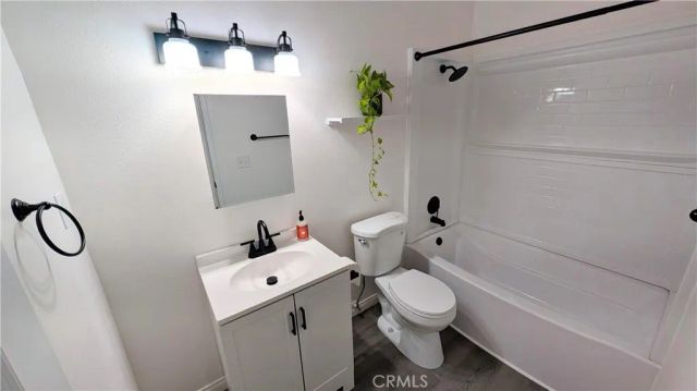 2302 Elden, Costa Mesa, CA 92627