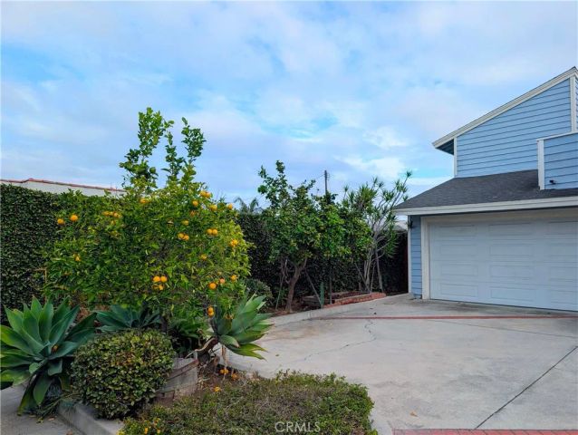 2302 Elden, Costa Mesa, CA 92627