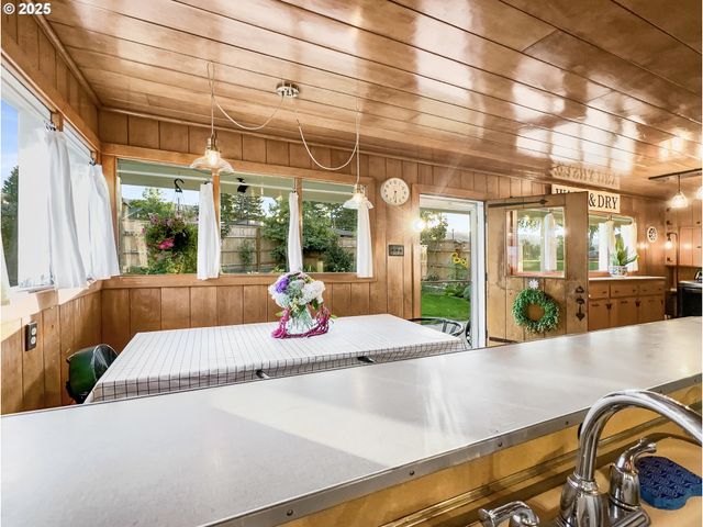 1025 HILLCREST Dr, Baker City, OR 97814