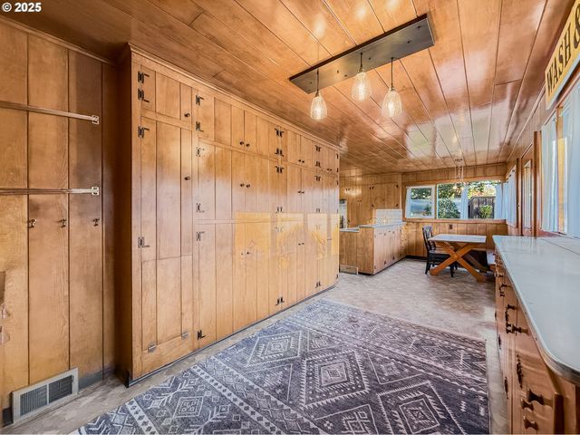 1025 HILLCREST Dr, Baker City, OR 97814