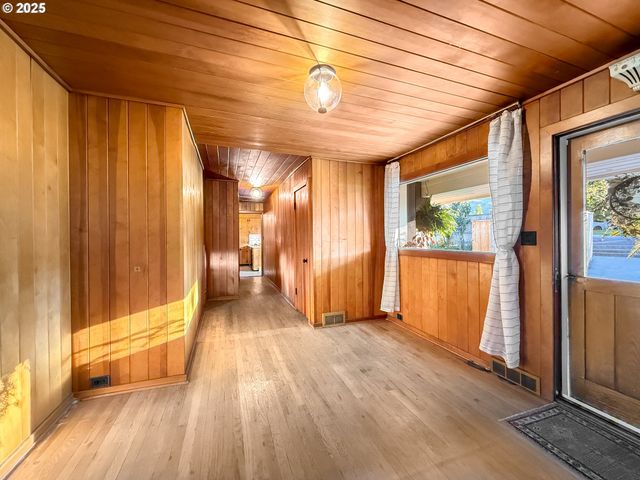 1025 HILLCREST Dr, Baker City, OR 97814