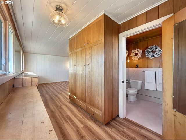 1025 HILLCREST Dr, Baker City, OR 97814