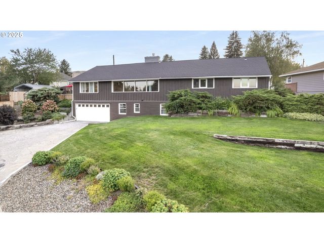 1025 HILLCREST Dr, Baker City, OR 97814