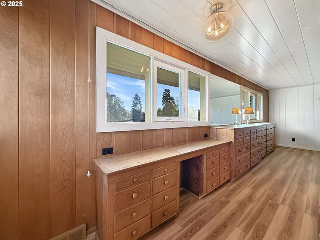 1025 HILLCREST Dr, Baker City, OR 97814