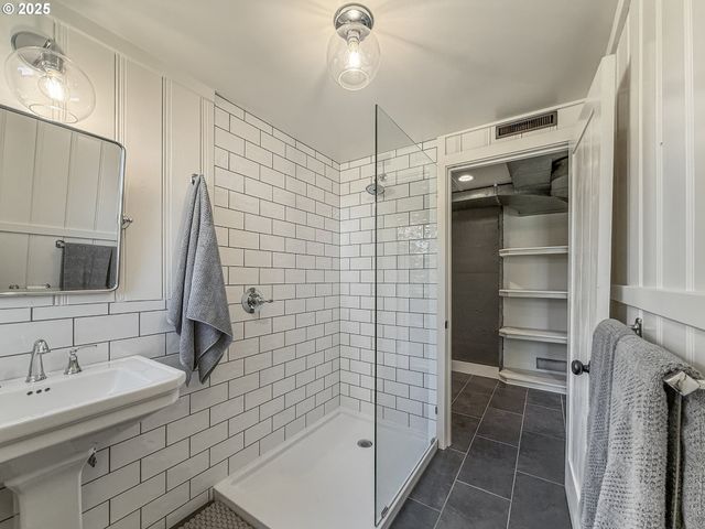 1025 HILLCREST Dr, Baker City, OR 97814