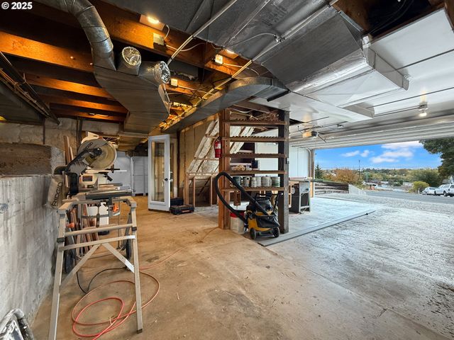 1025 HILLCREST Dr, Baker City, OR 97814