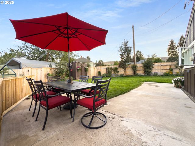 1025 HILLCREST Dr, Baker City, OR 97814