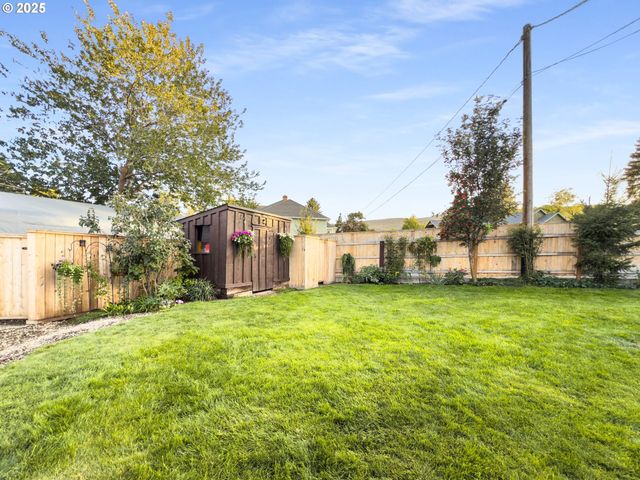 1025 HILLCREST Dr, Baker City, OR 97814