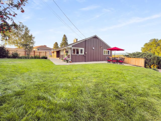 1025 HILLCREST Dr, Baker City, OR 97814