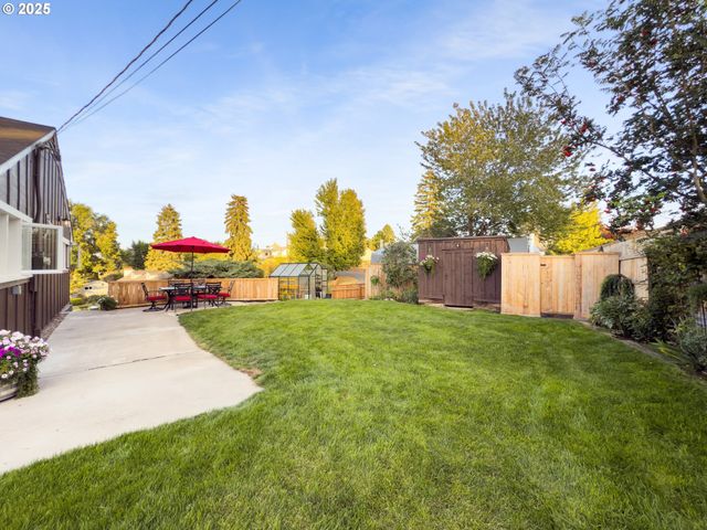 1025 HILLCREST Dr, Baker City, OR 97814