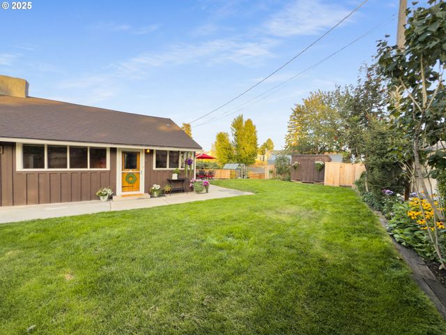 1025 HILLCREST Dr, Baker City, OR 97814