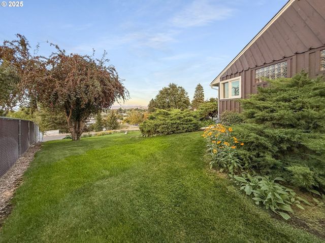 1025 HILLCREST Dr, Baker City, OR 97814