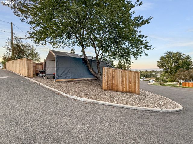 1025 HILLCREST Dr, Baker City, OR 97814