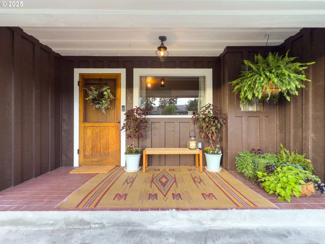 1025 HILLCREST Dr, Baker City, OR 97814